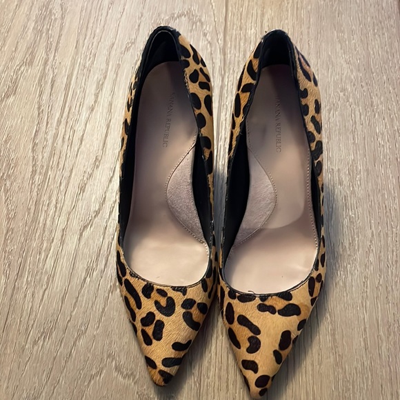 Banana Republic Shoes - Banana Republic size 9 leopard print heel